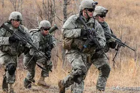 防弹衣几乎是美军的标配，为什么我军却很少穿？这回说清楚了图片