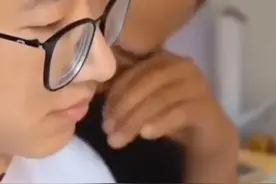 男孩高考681分从容淡定，父亲激动落泪图片