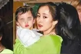 杨幂：离婚4年了，还要被前公公内涵，这一次摔得有点惨图片