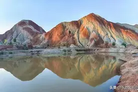 黄河映彩丘，水墨赋丹霞图片