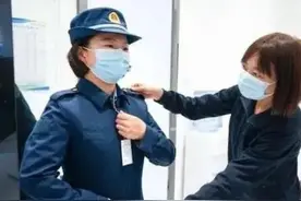 我军小姐姐作业服太美啦！一道靓丽风景线图片