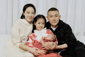 恭喜！44岁聂远再当爹，大年初一官宣二胎出生，晒全家福幸福洋溢图片
