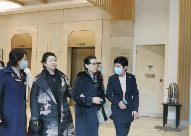 歌唱家关牧村入住养老院 门槛百万