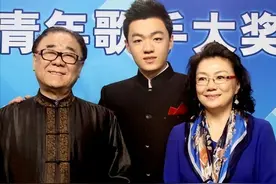 金铁霖父子情令人感动，儿子连夜赶回见父亲最后一面，从不顶嘴图片