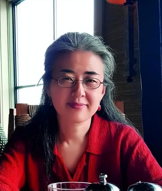 她13岁上北大，28岁嫁53岁美国老头，35岁成哈佛教授，如今咋样了