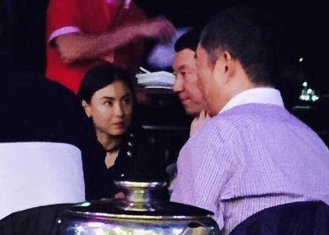 港媒曝张柏芝领证，3胎生父被找到谢贤无奈接受，曾霸占李小冉4年