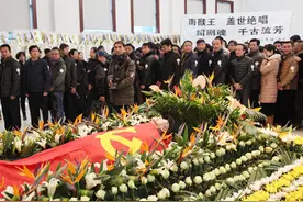 2014年猴王六龄童追悼会：唐僧送最后一程，现场上千人送行图片