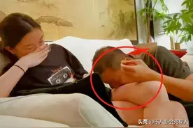 和女儿嘴对嘴，摸女儿大腿，娱乐圈的“吴尊”们该醒醒了图片
