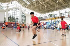 强健体魄！云浮中小学生跳绳和中学生引体向上锦标赛开锣图片