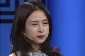 美女带婆家聘礼鉴宝，开价100万，专家：千万不能让婆婆知道图片