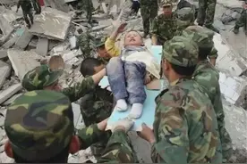 汶川地震“敬礼娃娃”高考637分！报北大未来当公务员，北大回应图片