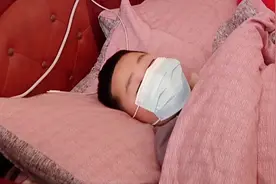 1年前河南男童举止怪异，一出村就晕倒叫都叫不醒，医生：小问题图片