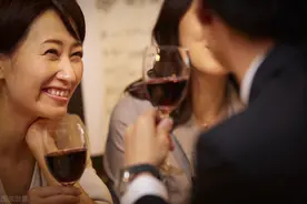故事：一套掉色的假首饰，戳穿了婆婆蓄谋已久的算计图片