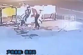 老师校门口暴力扔学生外卖驱赶摊贩，教育局回应：老师可能出于食品安全考虑，做法不妥会联系学校改进图片