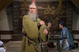黄忠在杀掉夏侯渊之后，才逐渐明白，关羽不喜欢自己的原因图片