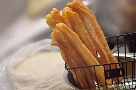 自制健康油条，告诉你做法窍门和详细配方，蓬松酥脆，凉了也不硬图片