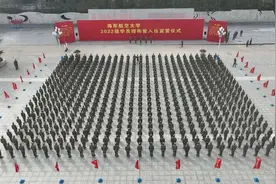 军校首次！新学员穿21式军装授衔图片