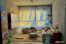内蒙夫妻住毛坯房不装修，100㎡户型摆上家具直接住，连墙都不刷图片