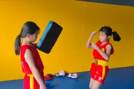 校园霸凌频发，家有女儿，暑假该不该让她学个武术、散打防身？图片