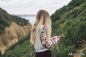 人到七十才看透，世人匆匆忙忙，奈何都“糊里糊涂”，白忙一场图片