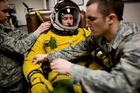 美国穿越云层的“眼睛”，U2太空侦察机，驾驶员竟需穿宇航服驾驶图片