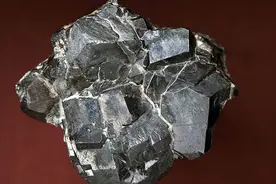 最重要的4种铁矿石，磁矿石、赤铁矿、褐铁矿和菱铁矿图片