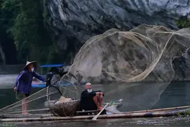 20元人民币上的老爷爷不在了图片