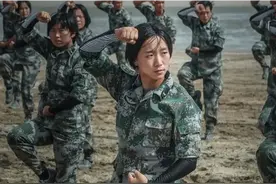 品学兼优的“00后”特战女兵图片