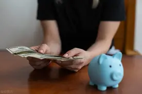 现在社会20万还算钱吗？银行人：别天真了，是一笔巨款图片