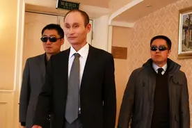 2011年，安徽48岁光棍因酷似普京，出场费5千，被俄罗斯富婆追求图片