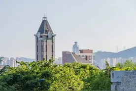 大学一周几节课？东北一高校“花式课表”曝光，网友：太拼了！图片