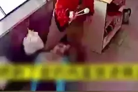 危险！女子加热鸡蛋突然爆炸图片