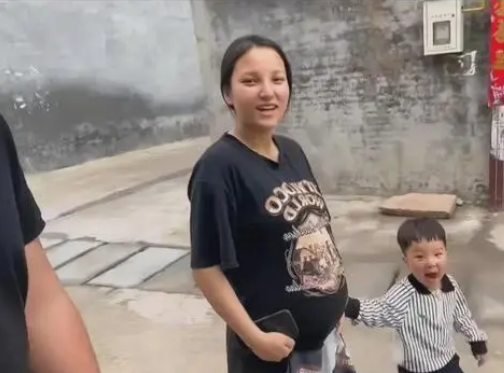 为什么新疆女子很少嫁到内地？当地姑娘说了大实话，确实很尴尬