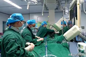 溆浦城南医院成功开展分支型覆膜支架胸主动脉腔内隔绝术图片