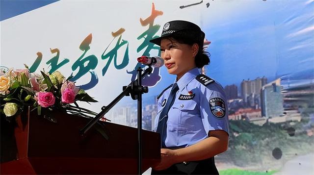 16岁从警入职43年，上班穿4000元短袖，警号030008狠角色终于落网
