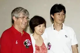 “我与米卢零距离”的女记者现在怎么样了？结局和球迷想的不一样图片
