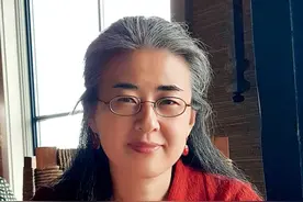 她13岁读北大，哈佛东亚系最年轻教授，但这不足以概括她图片