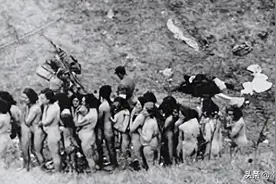 老照片再现！变态的纳粹德国，脱光犹太人女人衣服，集体屠杀3图片