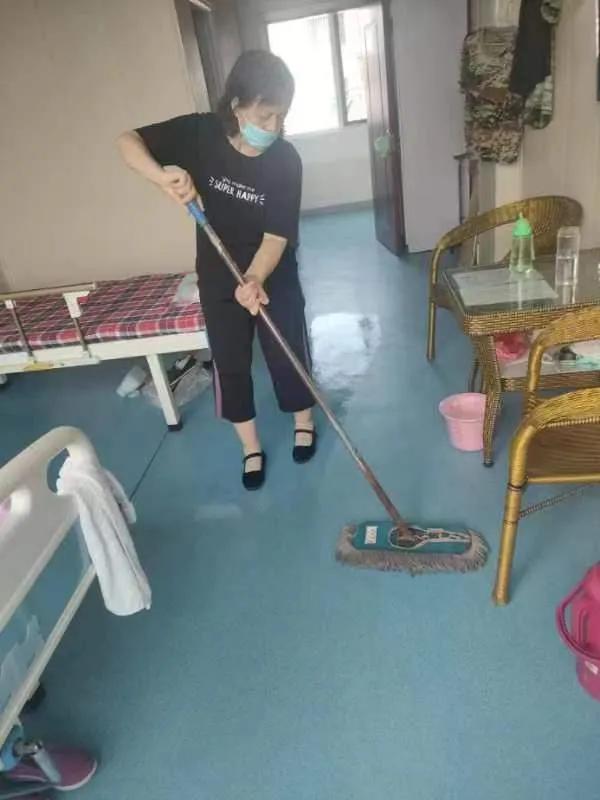 谁言寸草心 报得三春晖