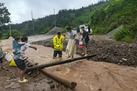 【社会治安重点工作】暴雨来袭，贵州公安奋战防汛一线 守护百姓平安图片