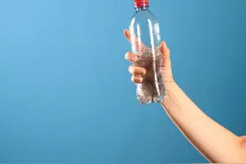 提醒你缺水了，记住6个身体警告信号！图片