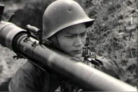 越军338师围攻128师，612激战，副师长带团指挥，击毙越军500人图片