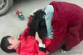 13年9岁男孩扶人被讹，老太叫嚣说谎全家死绝!警方调查后揭开真相图片