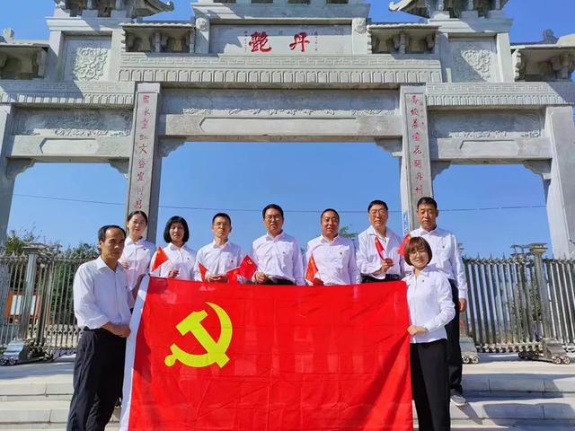 ϲӭ����� �滭�����̡����Ӱ��˴����Сѧ��ʦ�Ž��