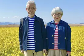 被日本老夫妻的情侣穿搭圈粉了！优雅不做作，看着就好有幸福感图片