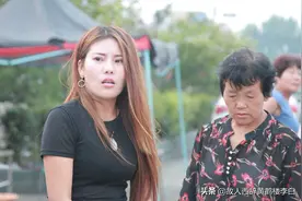 因为妻子直播时穿着太暴露，丈夫家暴打掉妻子的牙齿，妻子：离婚图片