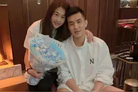 孝顺!郭艾伦远在西班牙七夕献花漂亮妈妈,伦妈:此生有这儿子足矣图片