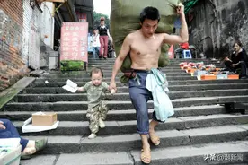 10年拼出一套房！那个带娃扛货感动中国的重庆“棒棒”，如今怎么样了？图片