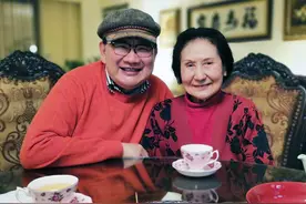 她是京剧名家，一婚嫁“话剧皇帝”，二婚嫁文化干部，三婚嫁富豪图片