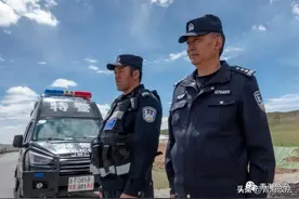 警服的魔力图片